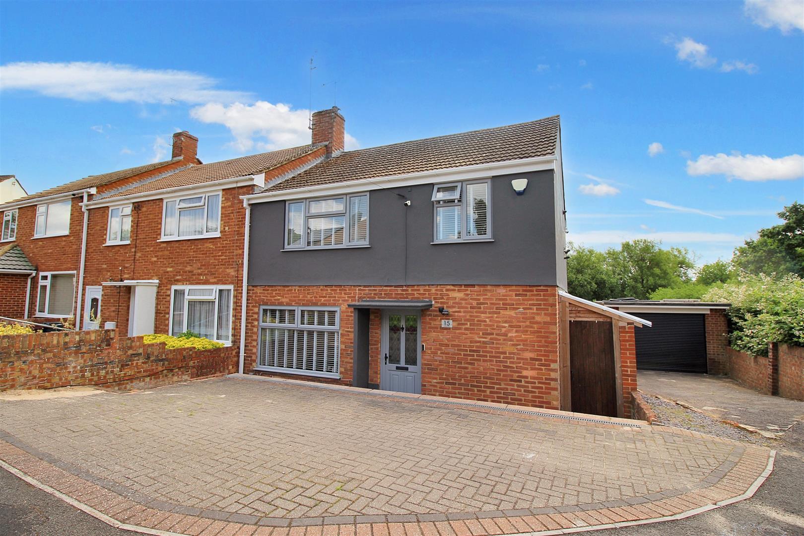 3 bed property in Heron Way, Reading